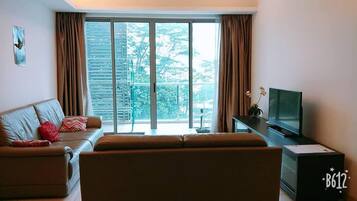 Apartemen, 3 kamar tidur | Ruang keluarga | TV layar datar