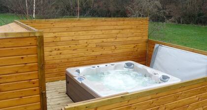 Comfortable cottage with spa in Mont St Michel Bay