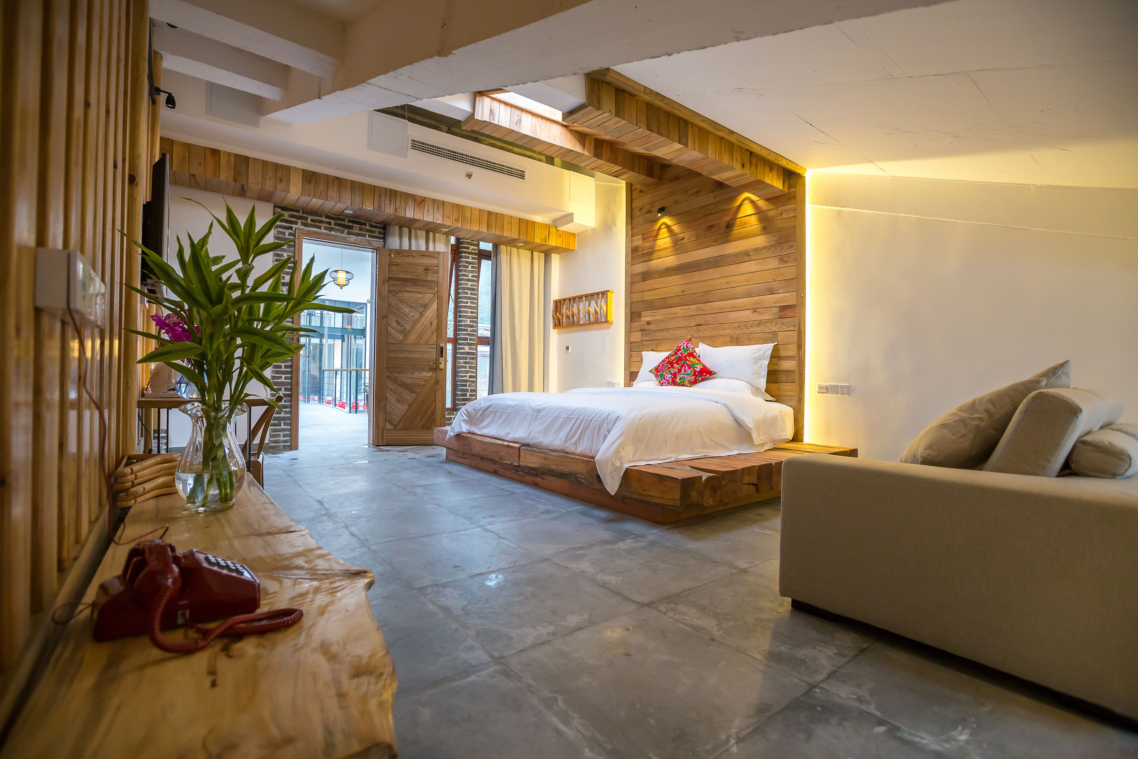 Family Suite, 1 Queen Bed, Bathtub | Desk, laptop workspace, blackout drapes, soundproofing