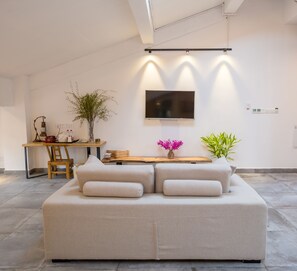 Family Suite, 1 Bedroom, Bathtub