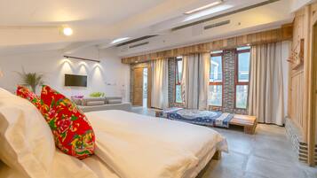 Family Suite, 1 Bedroom, Bathtub | Living area | TV