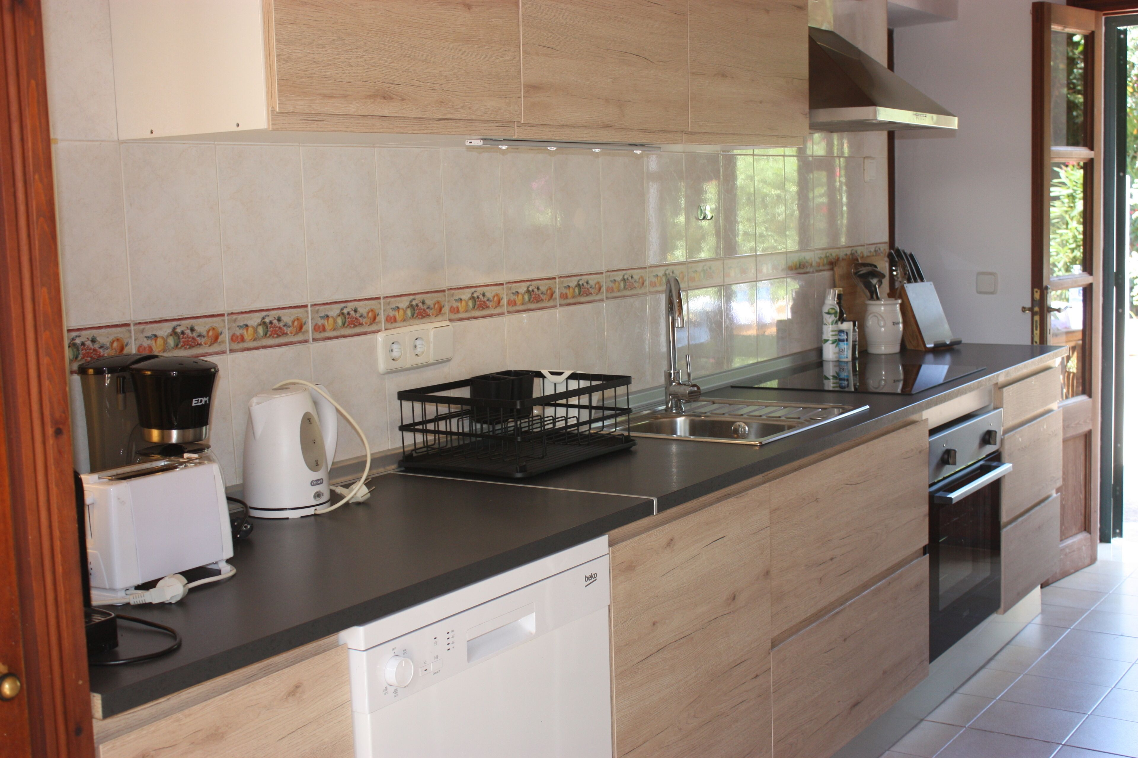 冰箱、微波炉、烤箱、炉灶