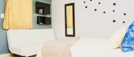 1 habitación, acceso a internet y ropa de cama