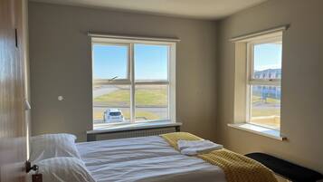 Blackout curtains, free WiFi