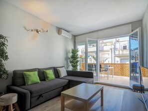 TV - Amazing Terrace in the Center by Hello Homes Sitges (Sitges)