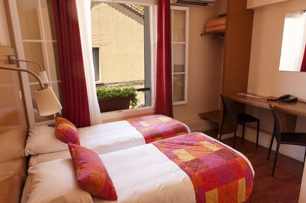 twin room | premium bedding, desk, soundproofing, iron/ironing board