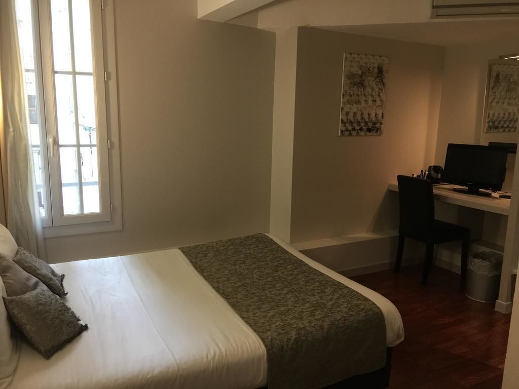 comfort double room | premium bedding, desk, soundproofing, iron/ironing board