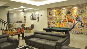 7-Bedroom House | Living room | LCD TV