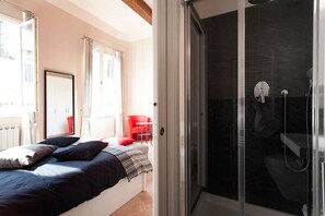 3 chambres, fer et planche à repasser, Wi-Fi, draps fournis