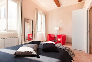 3 chambres, fer et planche à repasser, Wi-Fi, draps fournis