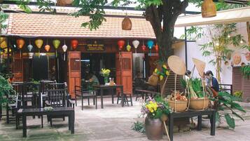 32-inch TV with cable channels