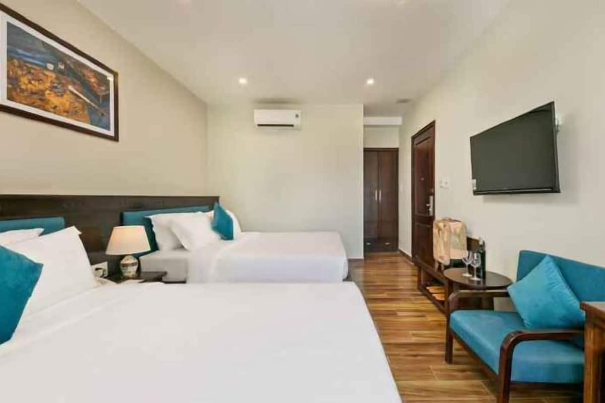 In-room safe, desk, blackout drapes, iron/ironing board