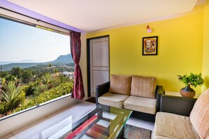 Una televisión de pantalla plana