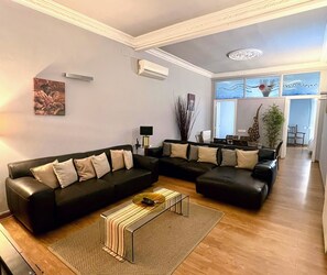 Smart-TV, DVD-Player, Stereoanlage