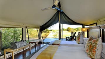 Premium bedding, desk