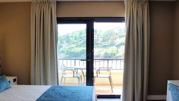 Double Room, Sea View | Premium bedding, desk, blackout drapes, soundproofing