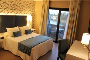 Double Room, Sea View | Premium bedding, desk, blackout curtains, soundproofing - Hotel Aquaria Caneliñas (Sanxenxo)