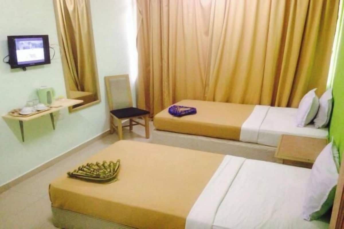 Tabla de planchar con plancha, wifi gratis, ropa de cama