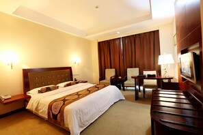 Deluxe Double Room | Meja, langsir/tirai gelap terus, Wi-fi percuma, cadar katil 
