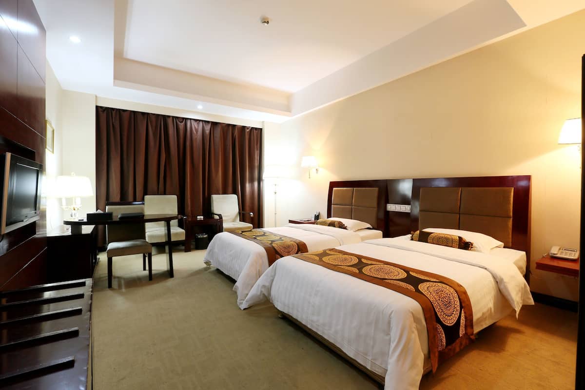 Deluxe Twin Room | Desk, blackout drapes, free WiFi, bed sheets