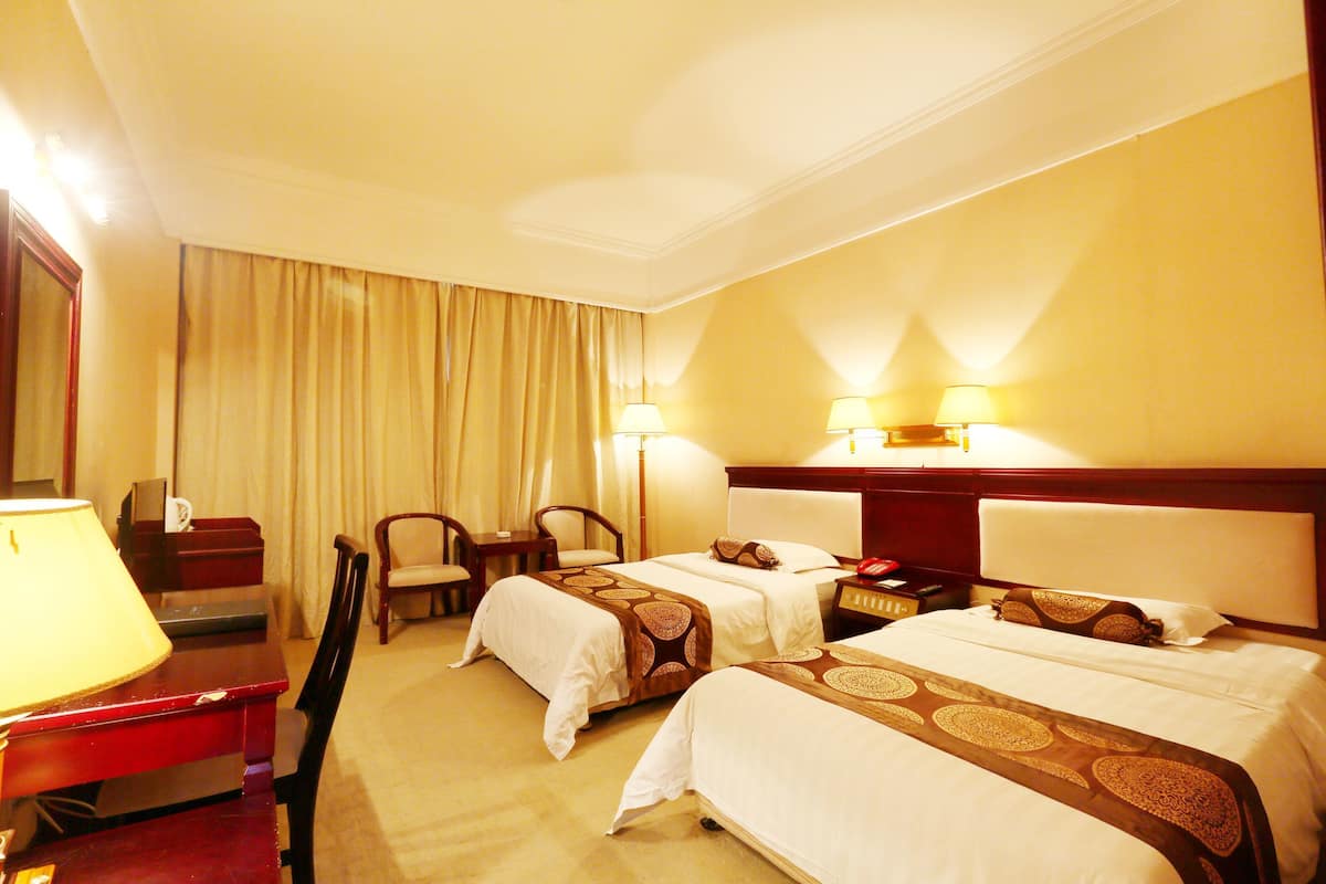 Superior Twin Room | Desk, blackout drapes, free WiFi, bed sheets