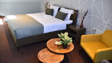 Comfort dubbelrum - 1 kingsize-säng - badkar | Sängtillbehör av högsta kvalitet och minibar