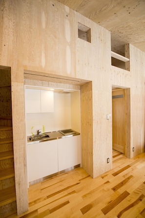 Maison (Private Vacation) | Cuisinette privée | Réfrigérateur, four à micro-ondes, surface de cuisson, grille-pain