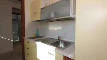 In-room safe, cots/infant beds