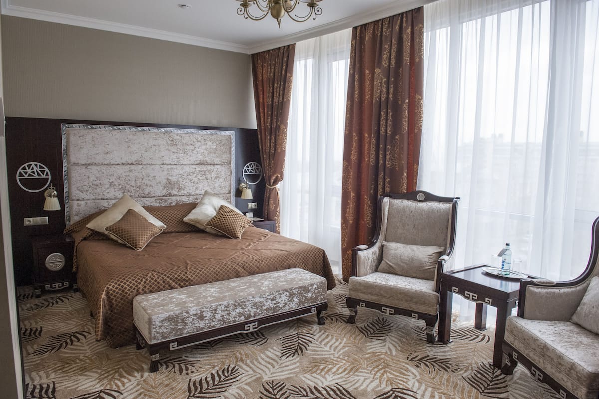 1 chambre, minibar, coffres-forts dans les chambres, bureau