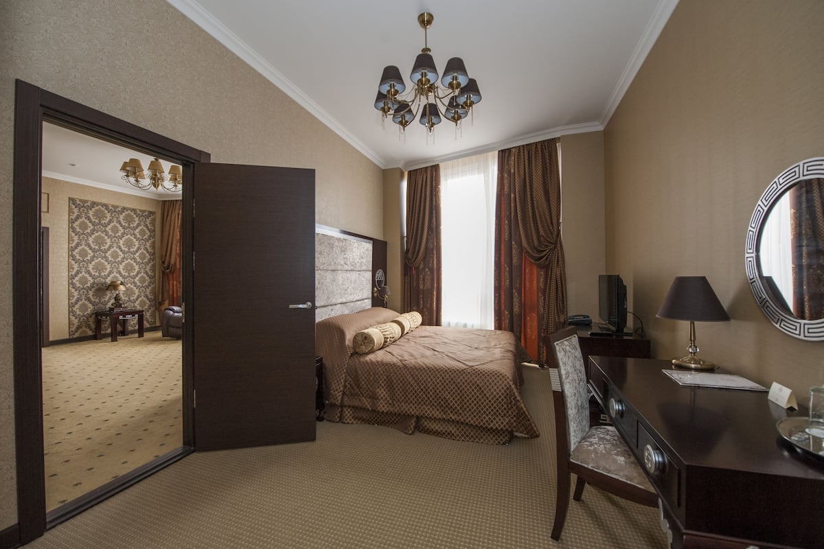 Suite Exécutive, plusieurs lits, non-fumeurs, vue parc | 1 chambre, minibar, coffres-forts dans les chambres, bureau