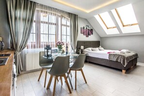 高級寝具、客室ごとに異なる装飾、客室ごとに異なるインテリア、アイロン / アイロン台