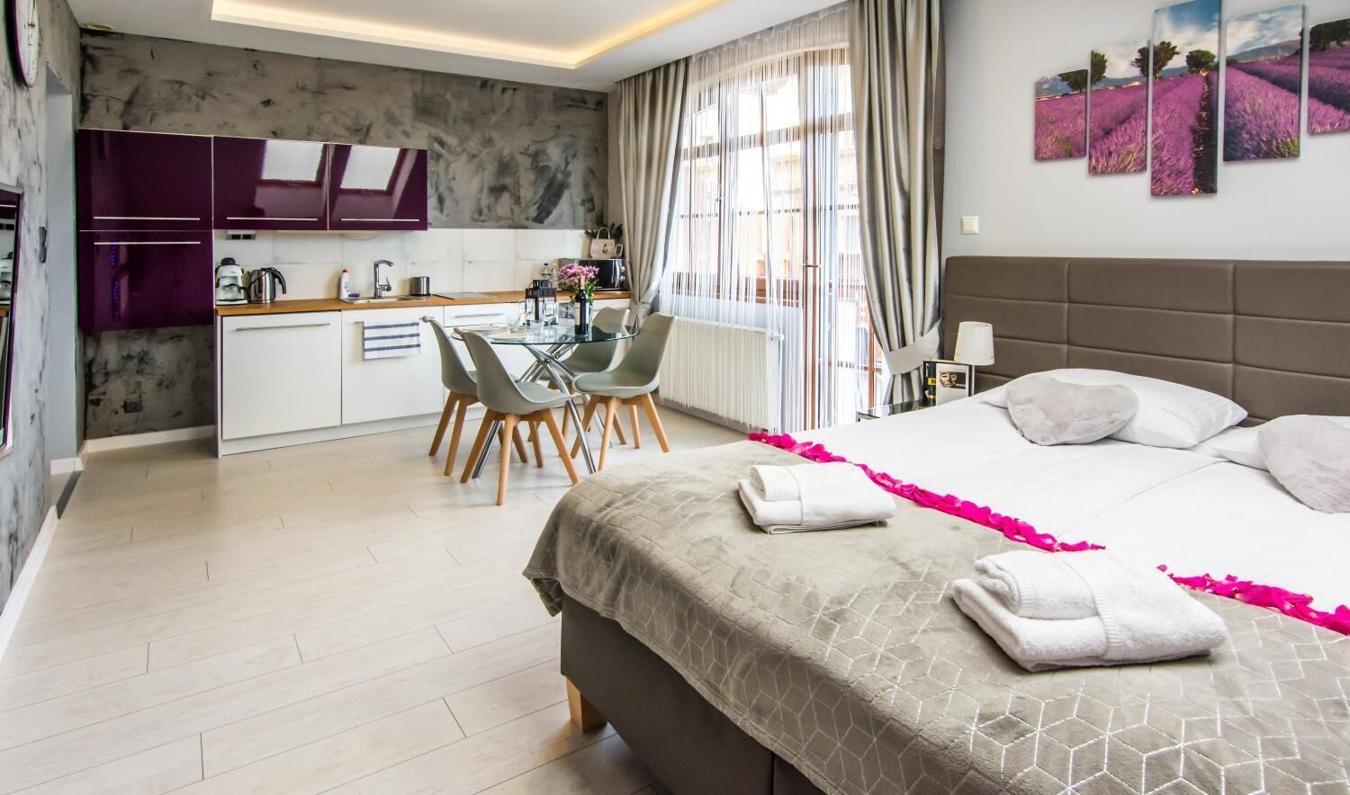 เครื่องนอนระดับพรีเมียม, ห้องพักตกแต่งอย่างมีเอกลักษณ์