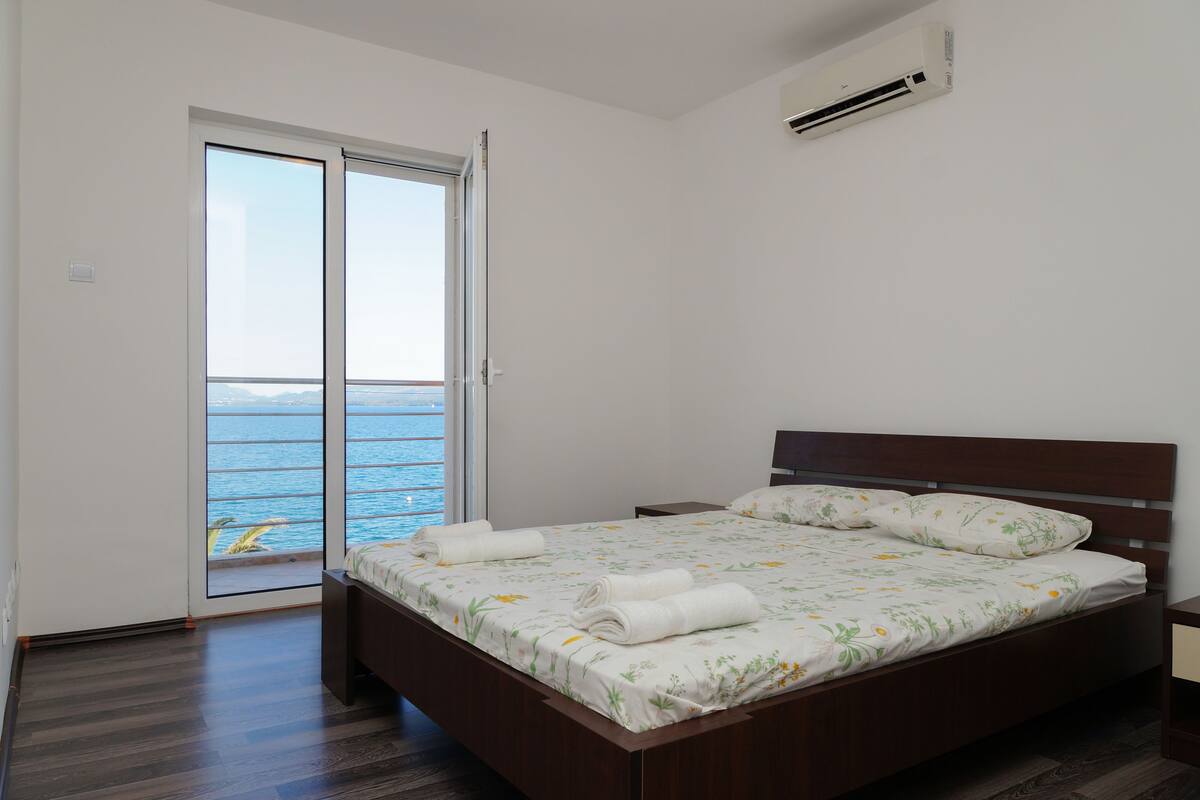Departamento, vista al mar | 1 habitación, caja de seguridad en la habitación, cunas y wifi gratis