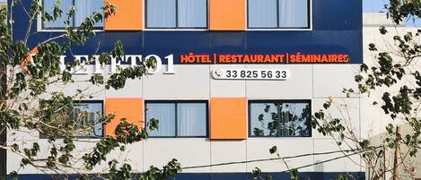 숙박 시설 정면