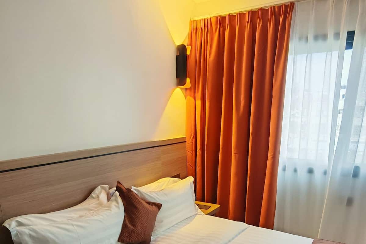 Quarto casal econômico | Frigobar, cofres nos quartos, individualmente decorados