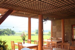 Breakfast, lunch and dinner served - Mai Chau Valley View Hotel (Mai Chau)