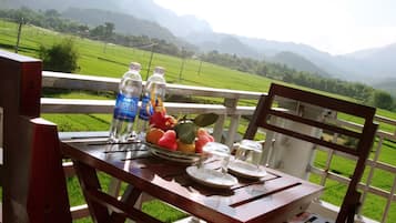 Petit déjeuner, déjeuner et dßner servis sur place