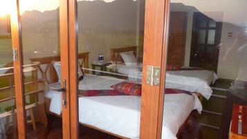 Deluxe Twin Room | In-room safe, desk, free WiFi