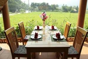 Breakfast, lunch and dinner served - Mai Chau Valley View Hotel (Mai Chau)