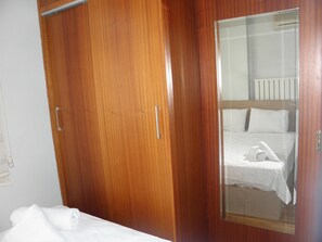 1 bedroom, Egyptian cotton sheets, premium bedding, down duvets