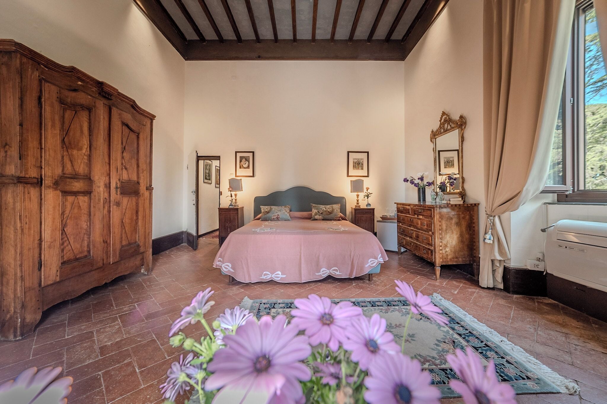 Romantic Double Room, 1 Queen Bed, Pool Access, Executive Level | Individually furnished, desk, blackout drapes, soundproofing