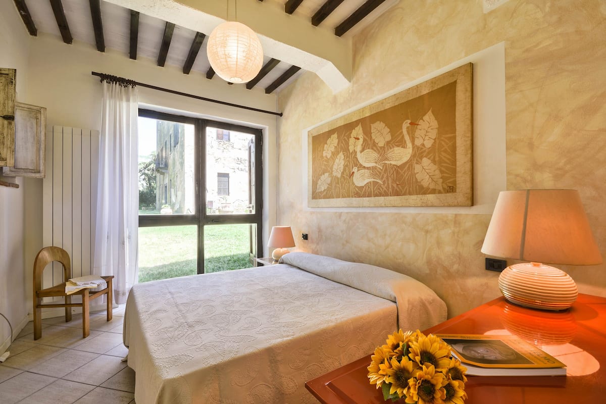 Comfort Apartment, 2 Bedrooms, Pool Access, Ground Floor | 2 bedrooms, individually furnished, desk, blackout drapes