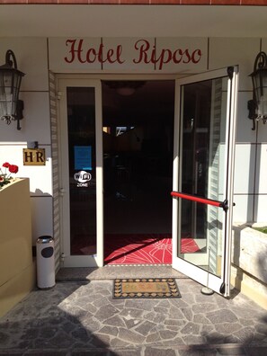 Front of property - Hotel Riposo (Gatteo)