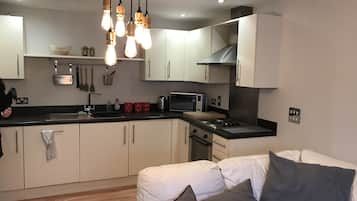 Apartment, 2 Bedrooms | Shared kitchen | Fridge, microwave, coffee/tea maker
