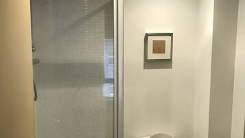 Apartment, 2 Bedrooms | Bathroom | Shower, towels