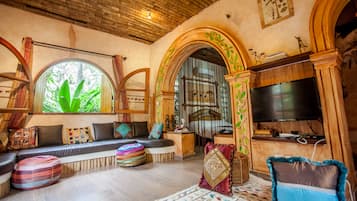 Signature-sviitti, 1 keskisuuri parisänky, puutarha-alue | Select Comfort -patjalliset sängyt, minibaari, yksilöllisesti sisustettu