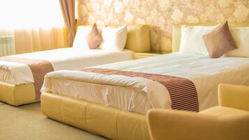Habitación doble estándar | Ropa de cama de alta calidad y minibar