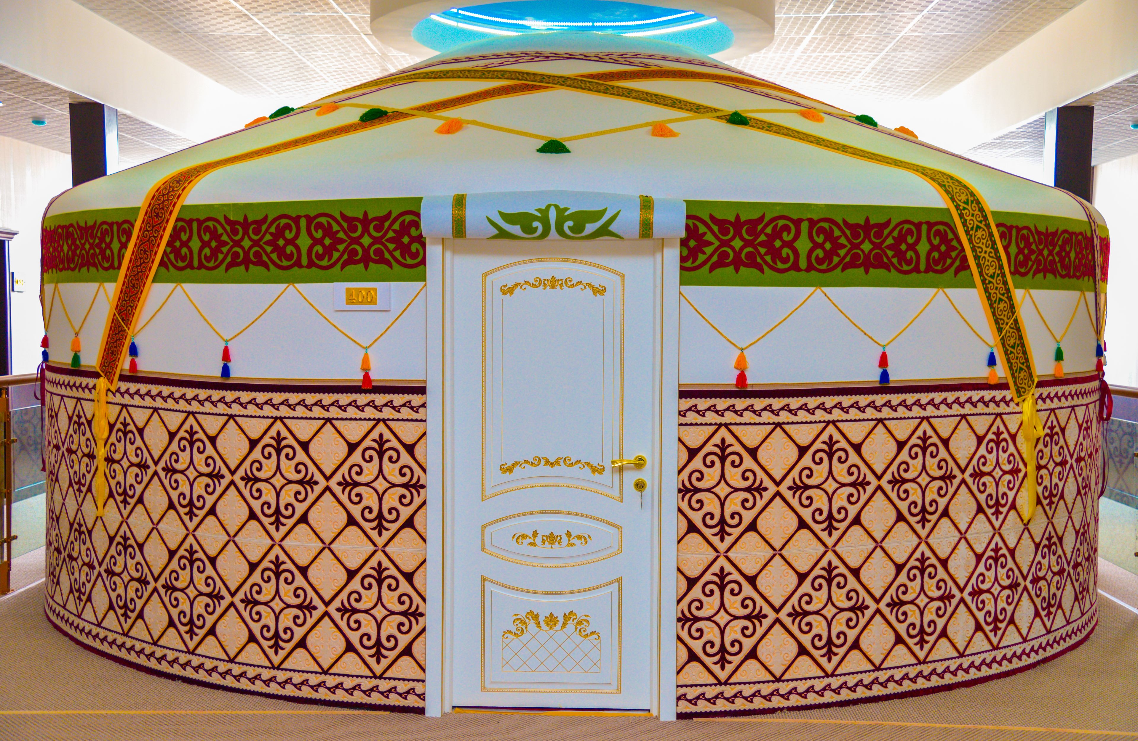 Luxe suite | Luxe beddengoed, een minibar, een kluis op de kamer, een bureau