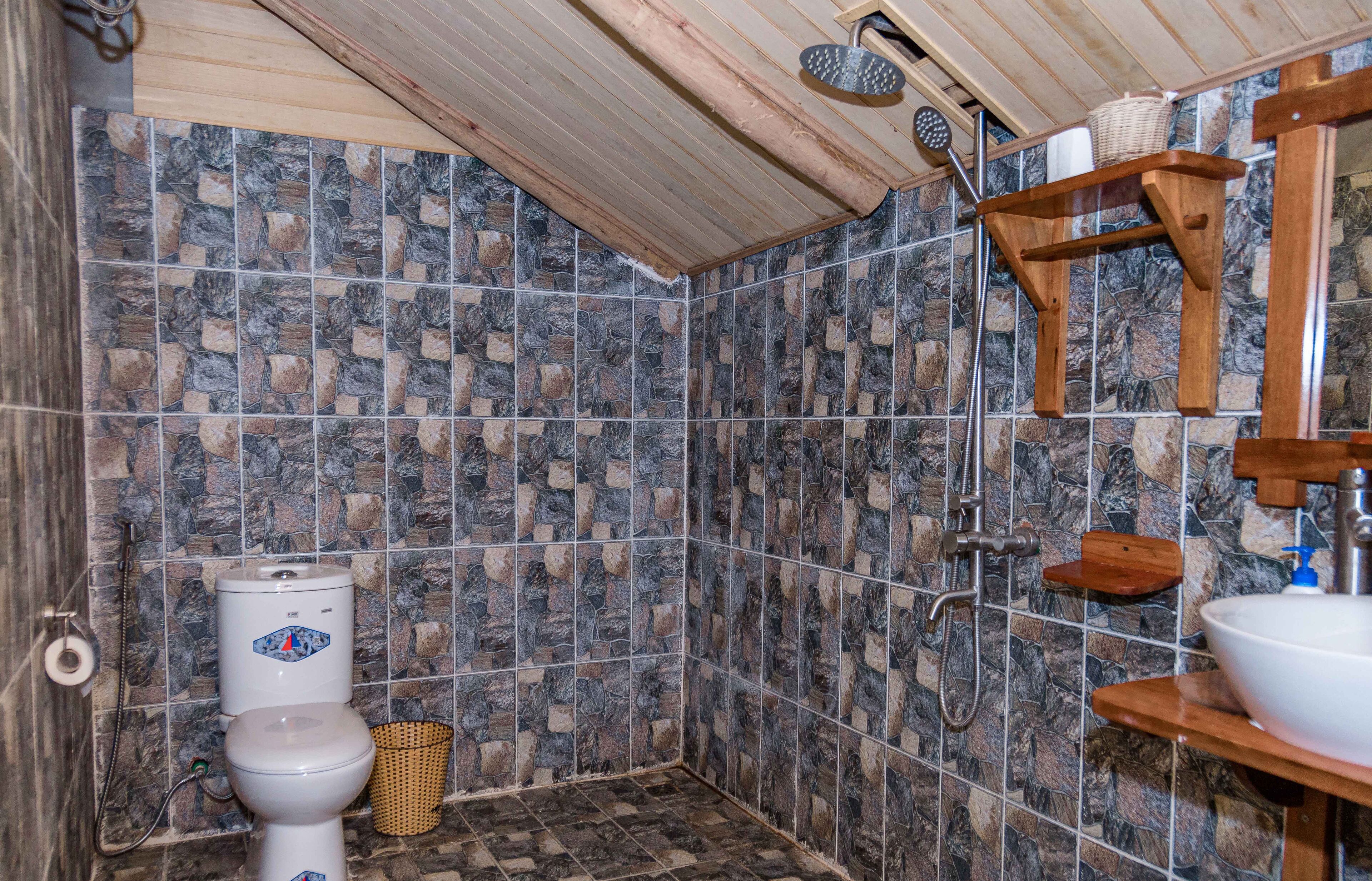 Shower, slippers, bidet, towels