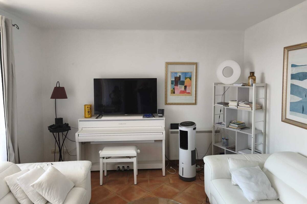 Appartement Premium Collection Confot 2 Pieces 2 Personnes Vue Golf, Climatise | Living area | Flat-screen TV